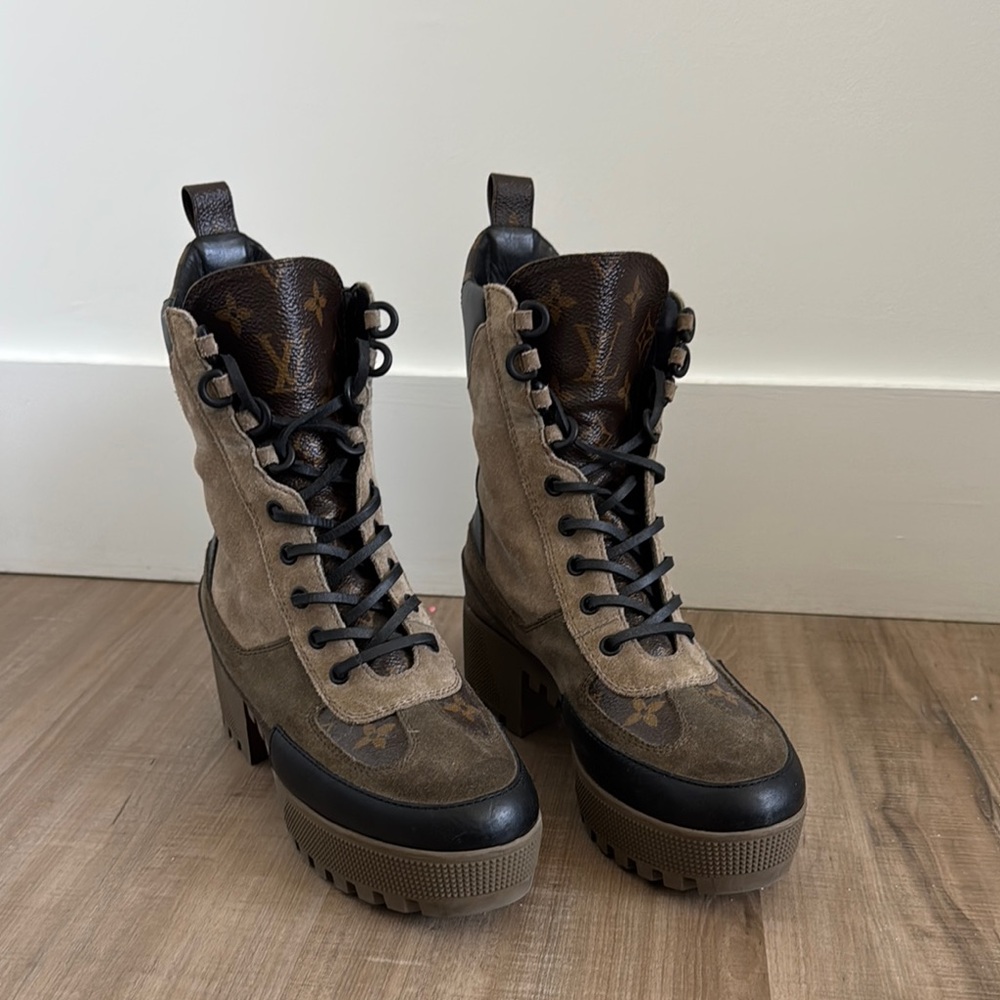 (Authentic) Louis Vuitton monogram combat boots